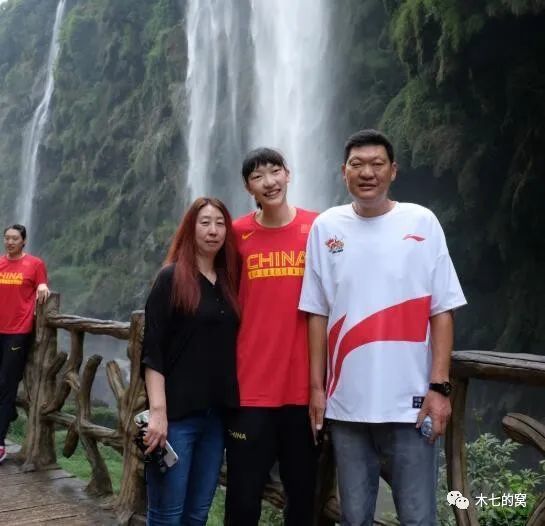 不明身份的女人